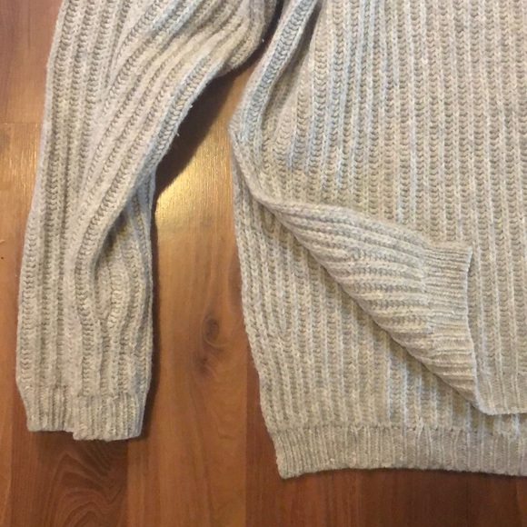 Levi’s Oversized Wool Sweater - Picture 3 of 3